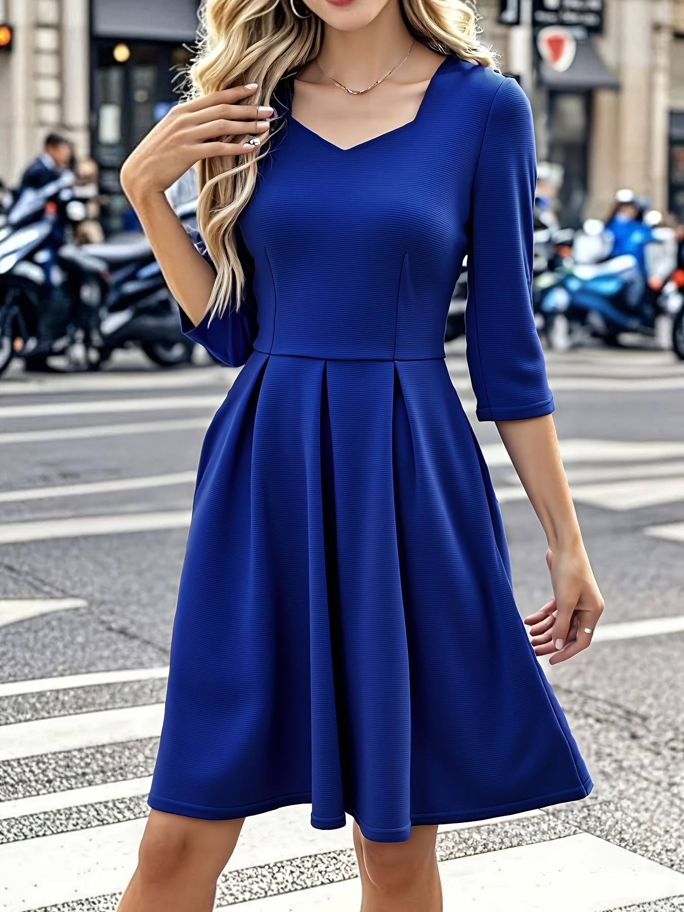 Elegante Vestido Midi Azul Real para Mujeres con Escote Corazón, Manga Codo, Estilo Plisado Ajustado y Acampanado