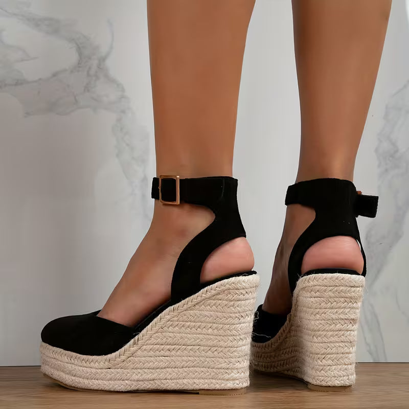 Elegantes cuñas de esparto para mujeres con punta cerrada y correa de tobillo trenzada