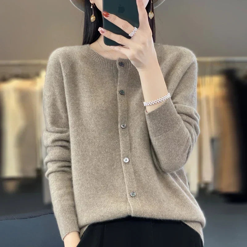 Suéter Cardigan Cómodo para Mujeres con Cuello Redondo, Manga Larga, Botones en la Parte Frontal y Estilo Relajado de Punto