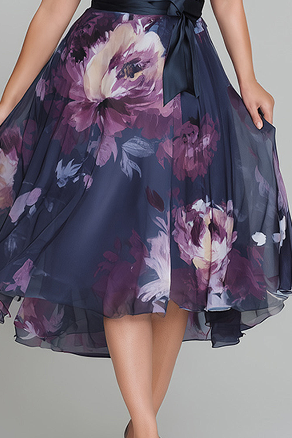Elegante Vestido Midi Floral Azul Marino para Mujeres con Escote en V, Manga Corta y Cintura Ajustada