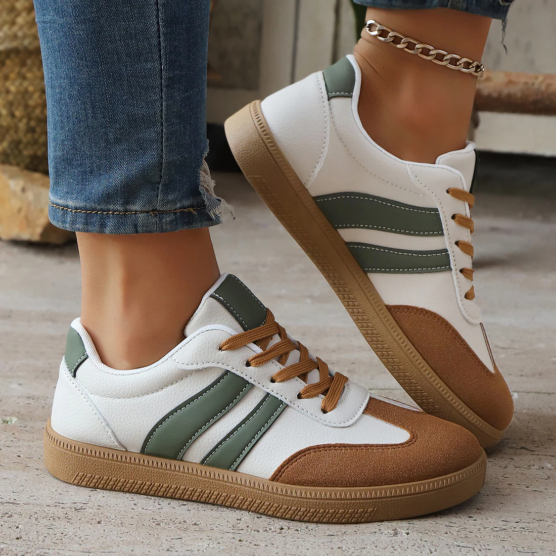 Zapatillas Cómodas para Mujeres con Raya Lateral en Contraste Suela de Goma Estilo Retro