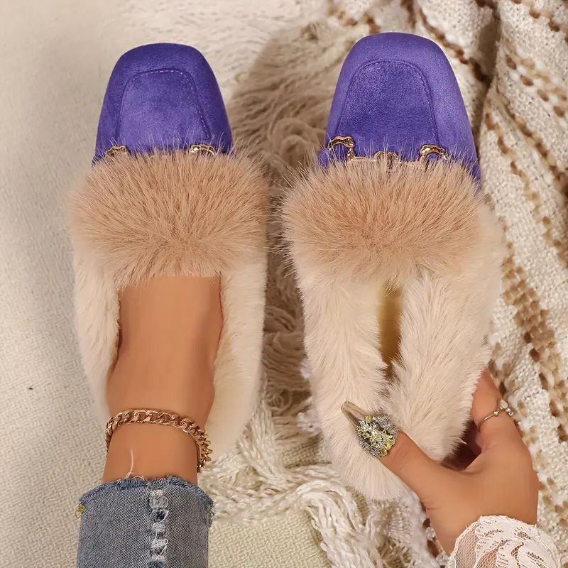 Zapatillas Cómodas para Mujeres con Detalle de Cadena en Piel Sintética