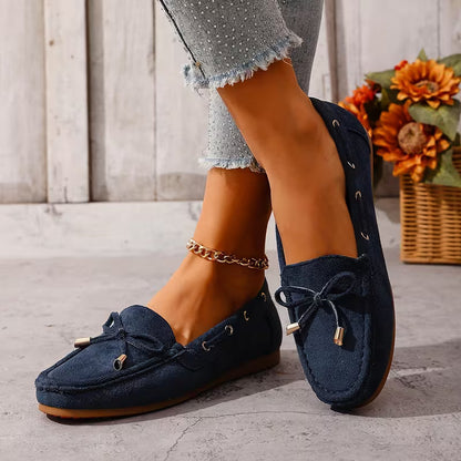 Mocasines cómodos para mujeres con detalle de lazo y ribete de tachuelas, estilo plano y fácil de poner