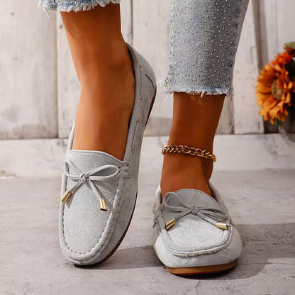Mocasines cómodos para mujeres con detalle de lazo y ribete de tachuelas, estilo plano y fácil de poner