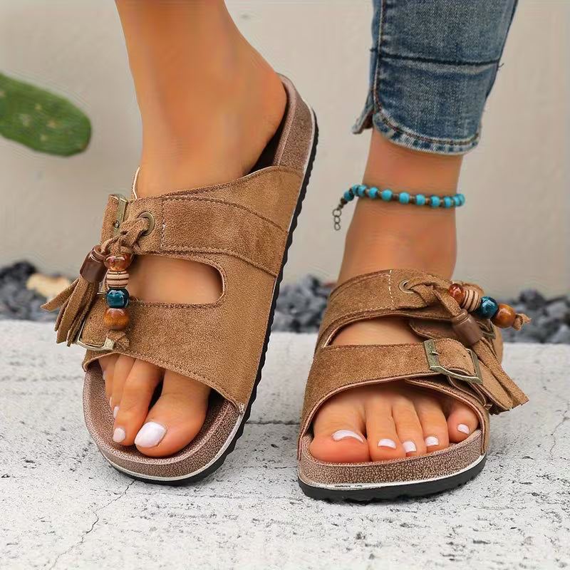 Sandalias de Deslizamiento Cómodas para Mujeres con Detalle de Borlas, Correa con Hebilla, Plantilla Contorneada y Estilo de Punta Abierta