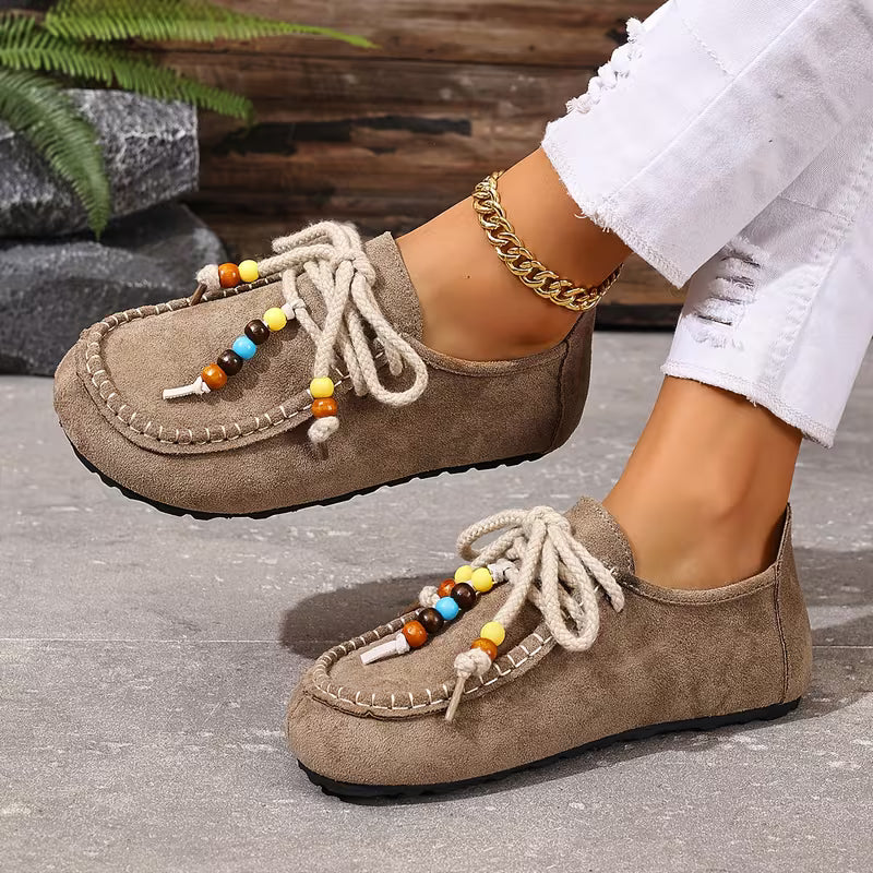 Mocasines cómodos para mujeres con detalle de encaje de cuentas y suela de plataforma con costura de mocasín