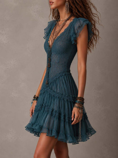 Elegante vestido mini de encaje azul para mujeres con escote en V, mangas de volantito y falda con volantes de estilo bohemio