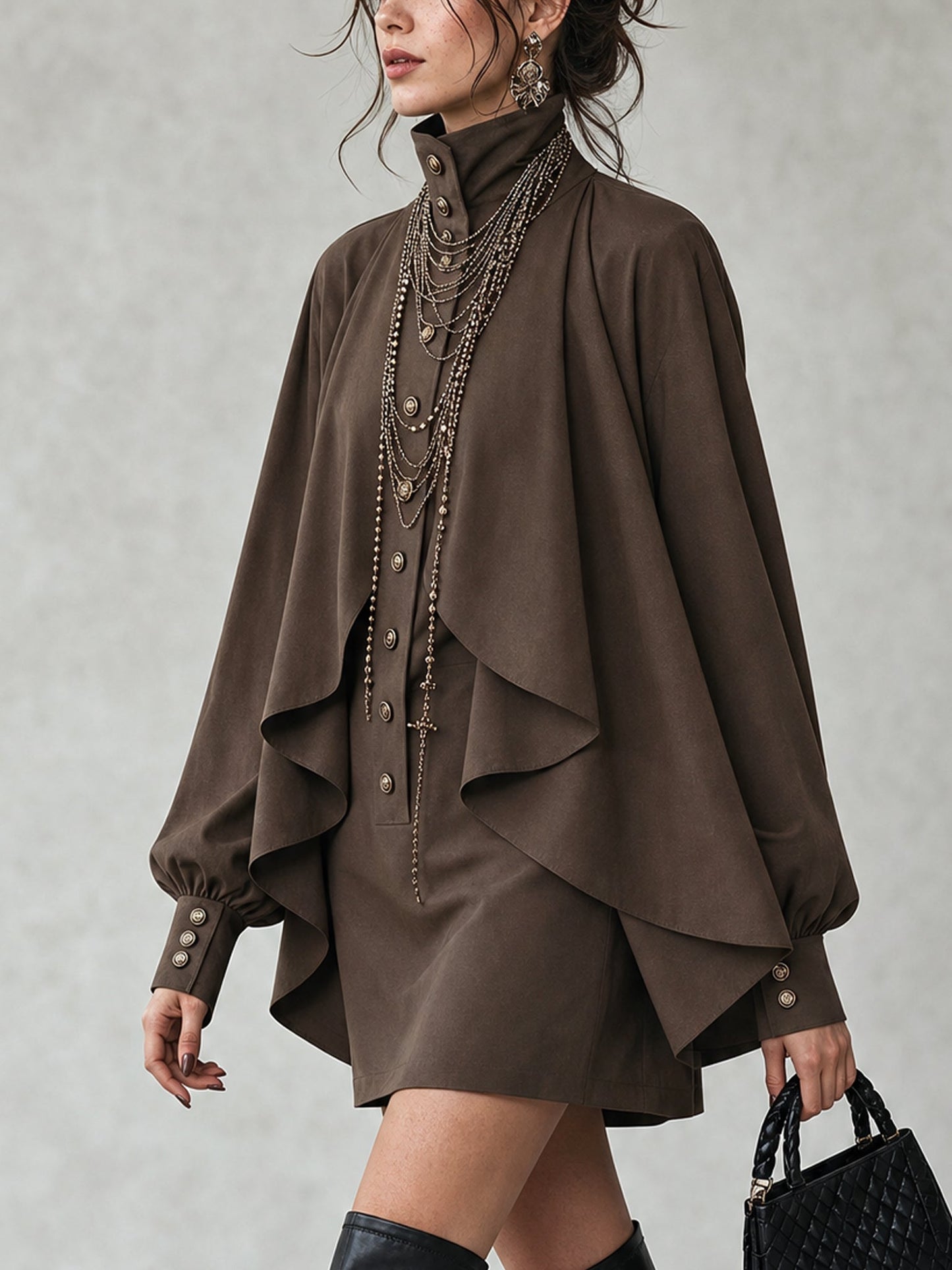 Vestido Mini Elegante de Chocolate para Mujeres con Cuello Alto y Manga Larga Estilo Capa Drapada