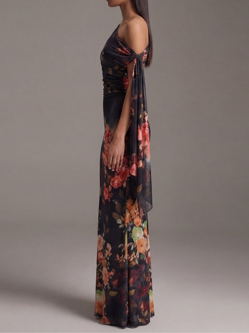 Vestido Maxi Floral Negro Elegante para Mujeres con Manga Drapada de Un Hombro y Cuerpo Ajustado para Invitadas de Boda