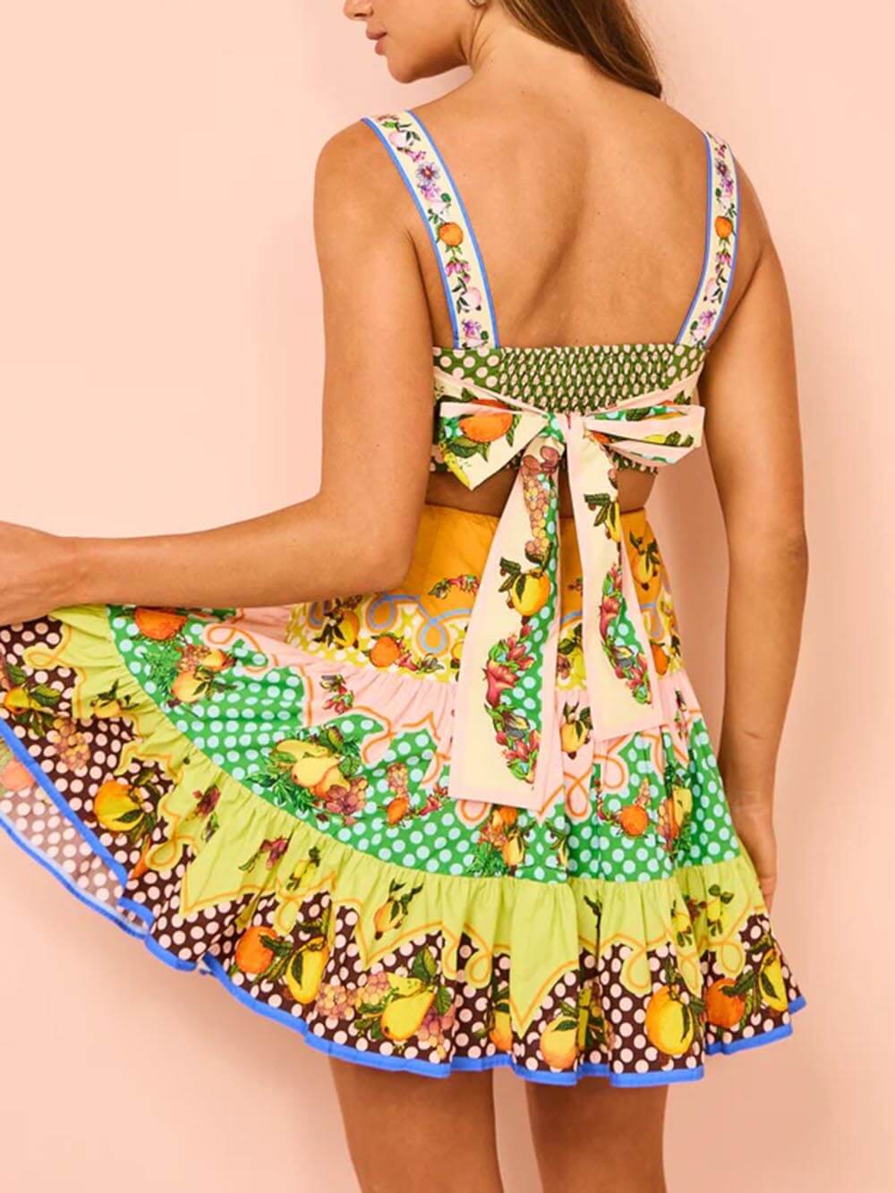 Vestido Mini de Impresión Cítrica Multicolor para Mujeres con Escote Cuadrado, Sin Mangas, Corte Abierto y Volantes en Estilo Bohemio
