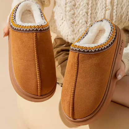 Zapatillas Cómodas para Mujeres con Cuello de Piel Sintética y Acabado Trenzado Estilo Mule sin Talón