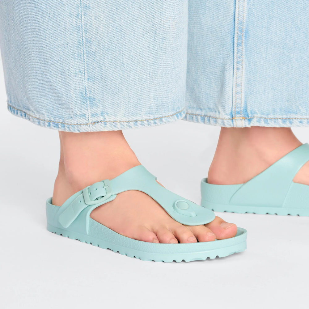 Sandalias de Tanga Cómodas para Mujeres con Correa de Hebilla en el Dedo y Plantilla Contorneada Estilo Slip On