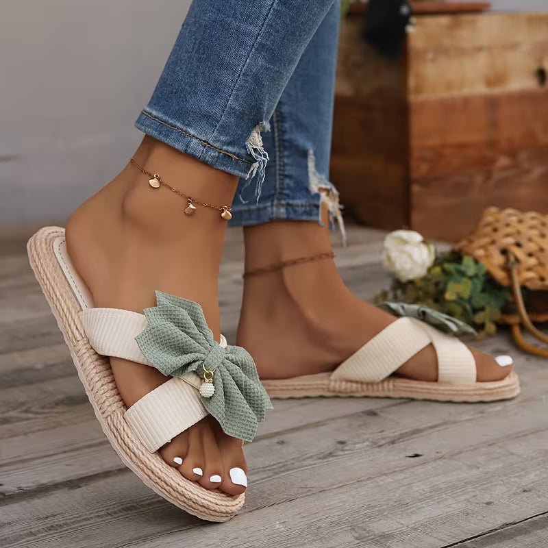 Sandalias Planas Cómodas para Mujeres con Detalle de Lazo y Tira Cruzada con Acabado de Espadrille Estilo Abierto