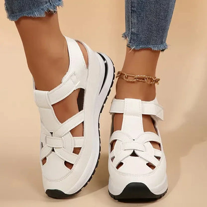 Sandalias Cerradas Cómodas para Mujeres con Plataforma y Correa Recortada Estilo Deportivo