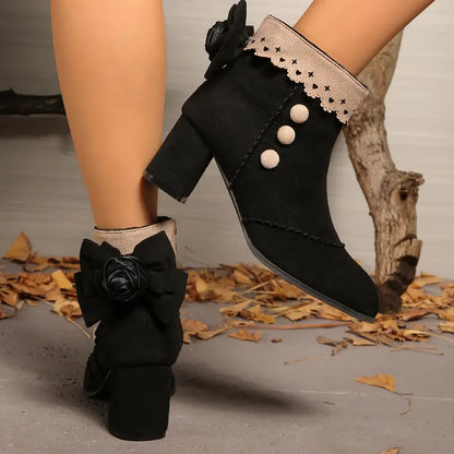 Botas Negras Cómodas para Mujeres con Detalle de Lazo y Adorno de Perlas, Estilo de Tobillo con Tacón Bloque