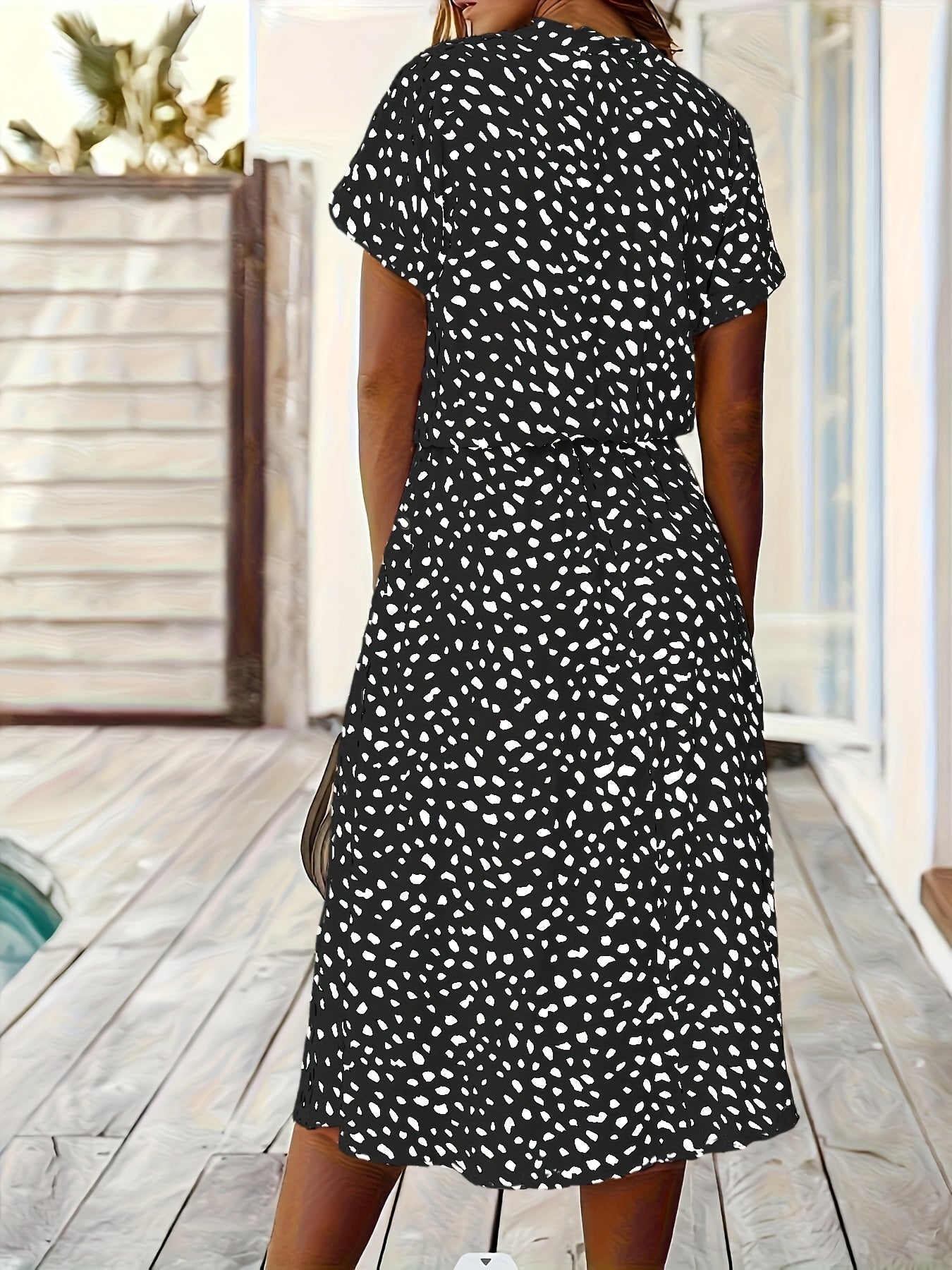 Vestido Midi de Lunares Multicolor sin Esfuerzo para Mujeres con Cuello, Manga Corta, Botones en el Frente y Cintura Ajustable Estilo Casual