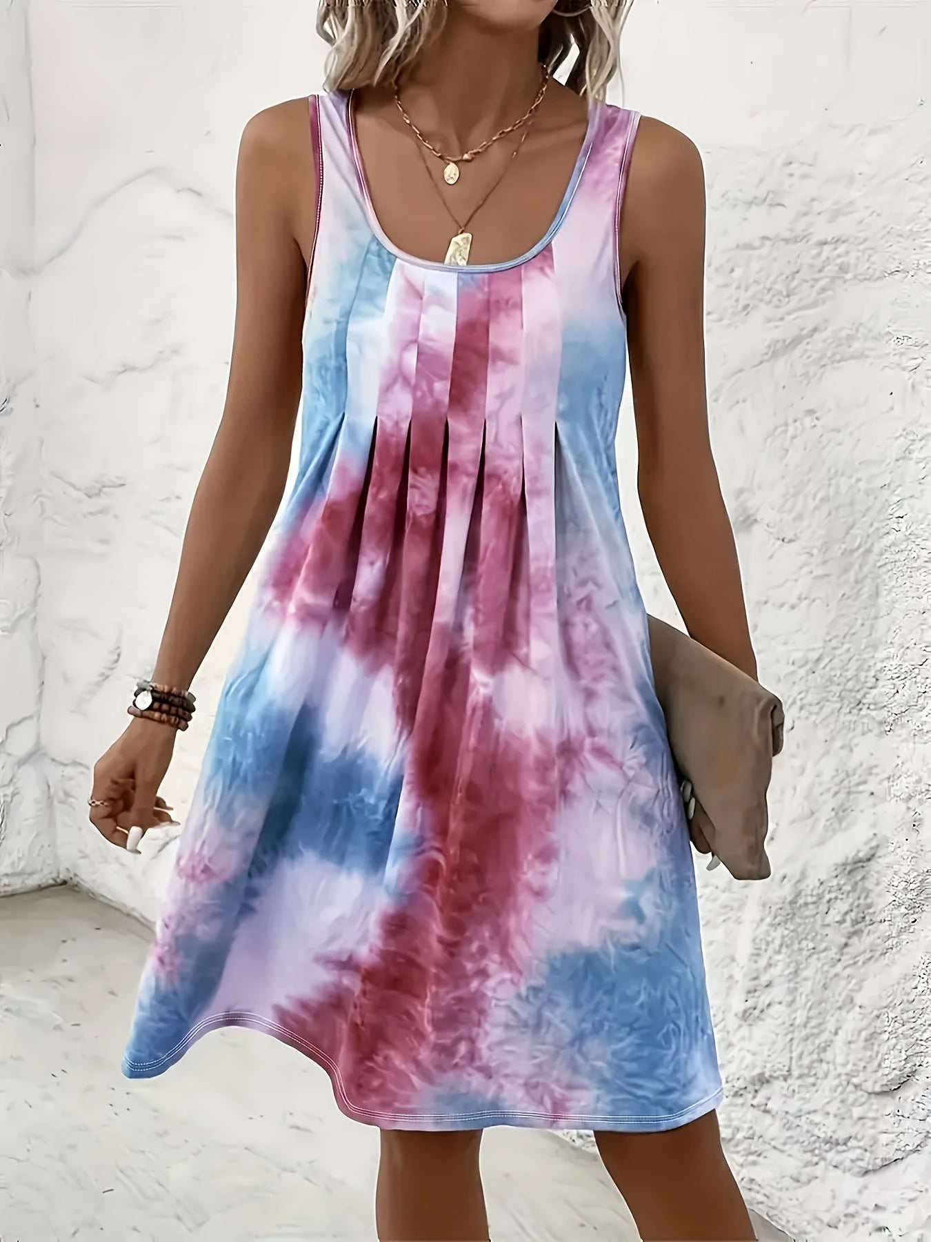 Vestido Mini Tie Dye Sin Esfuerzo para Mujeres con Escote Redondo, Sin Mangas y Frontal Plisado Estilo Bohemio