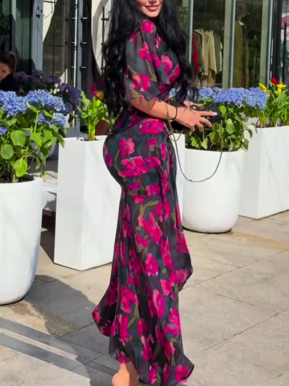Vestido Maxi Floral Negro Elegante para Mujeres con Escote en V, Manga Corta y Cinturón, Estilo Fluido