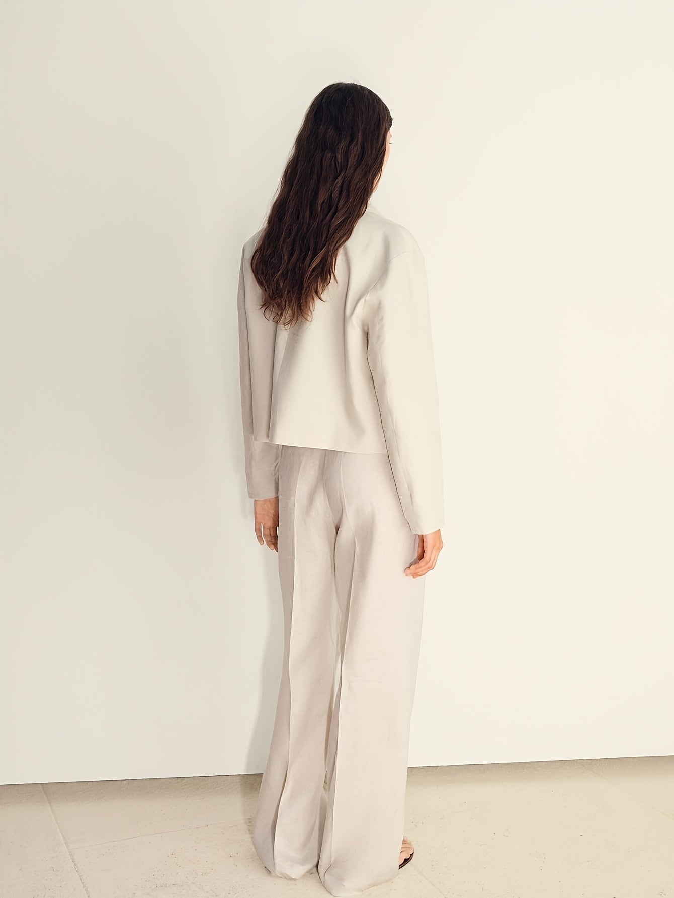 Conjunto Elegante de Pierna Ancha en Albaricoque para Mujeres con Cuello, Manga Larga y Botones de Dos Piezas