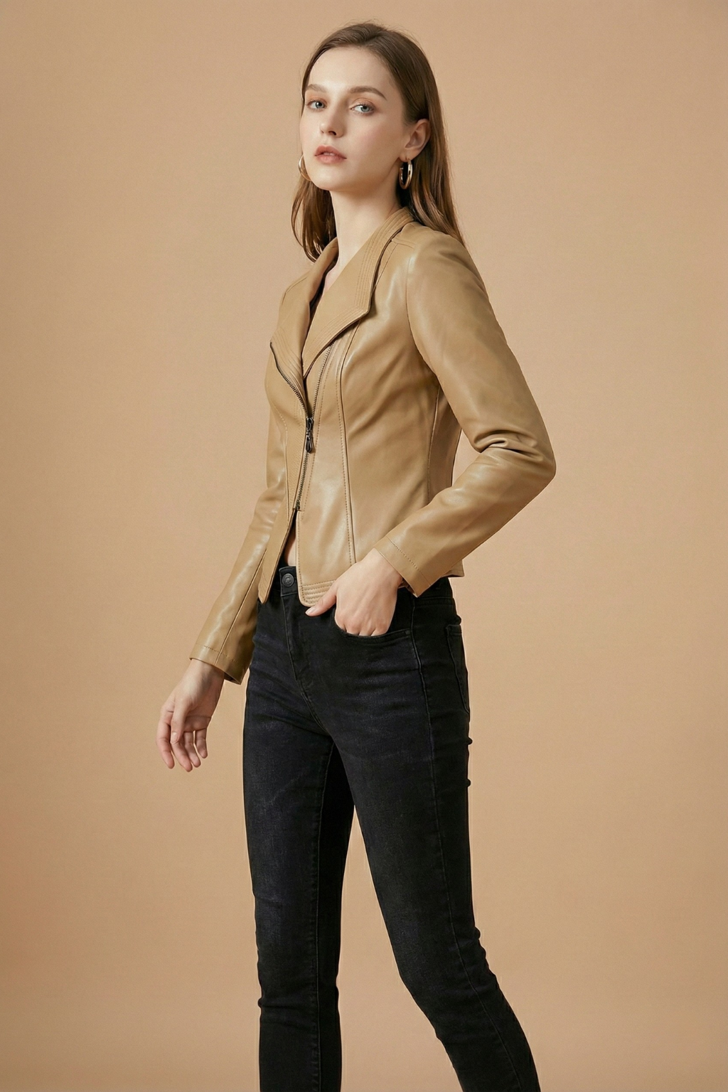 Chaqueta de Cuero Elegante para Mujeres con Cuello de Muesca, Manga Larga y Cierre Asimétrico Estilo Moto