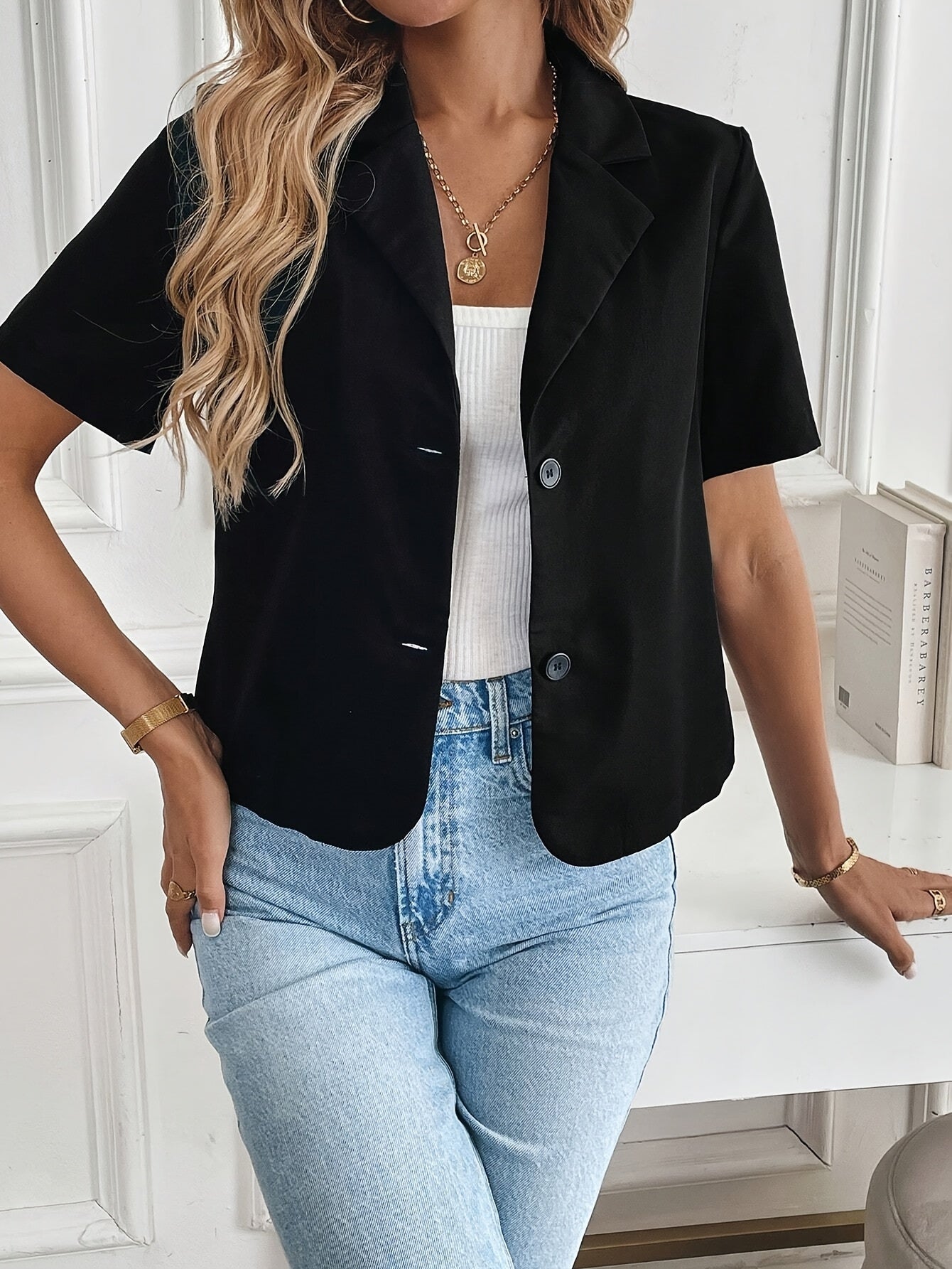 Blazer Elegante Corto para Mujeres con Solapa de Muesca, Manga Corta, Botón Frontal, Estilo Casual Relajado