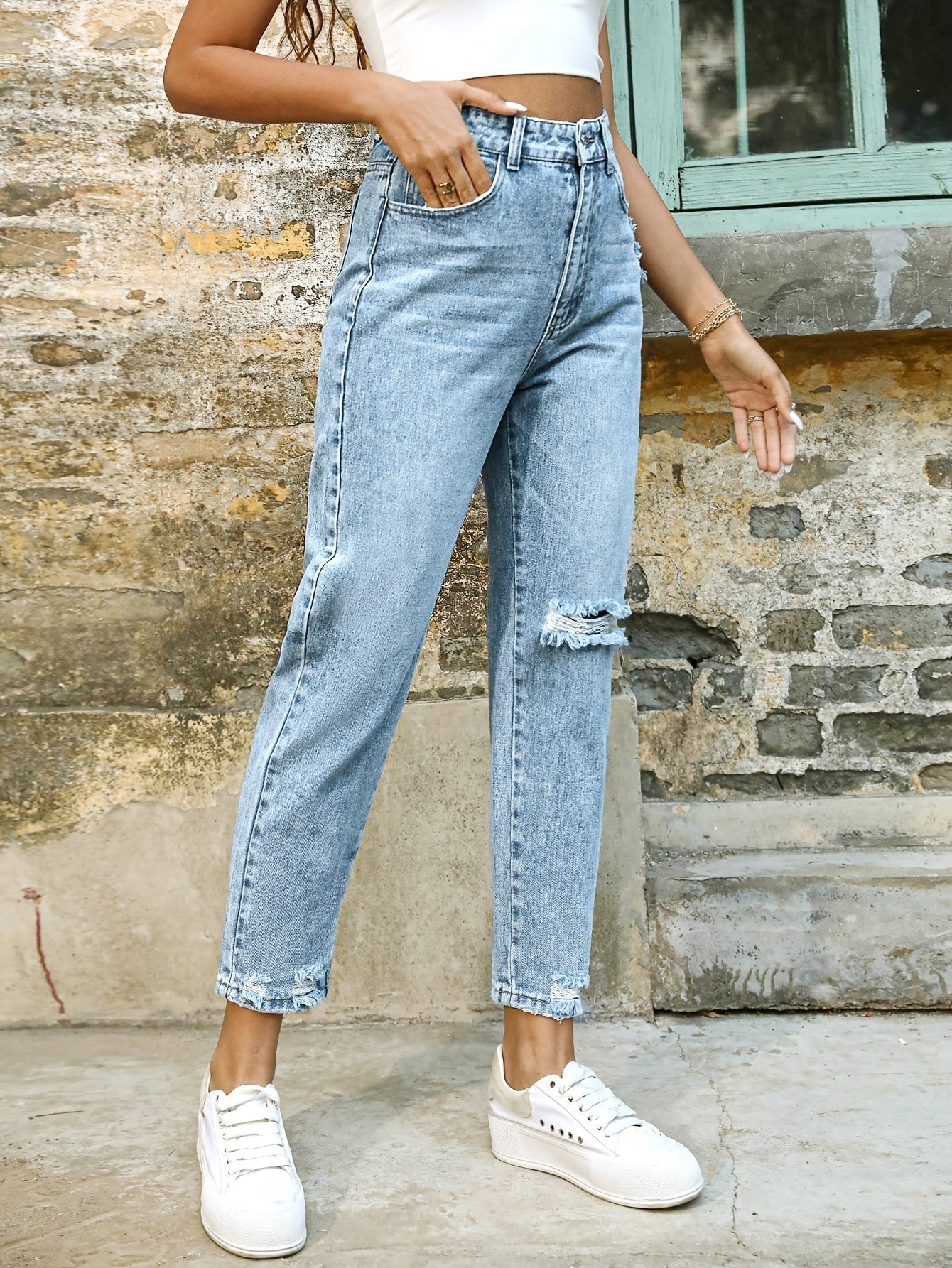 Jeans Mom Relajados Azules Sin Esfuerzo para Mujeres con Cintura Alta y Pierna Tapered Desgastada