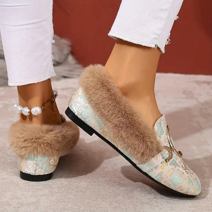 Zapatos de Casa Beige Elegantes para Mujeres con Forro de Piel Sintética, Detalle de Hebilla, Estilo Slip On