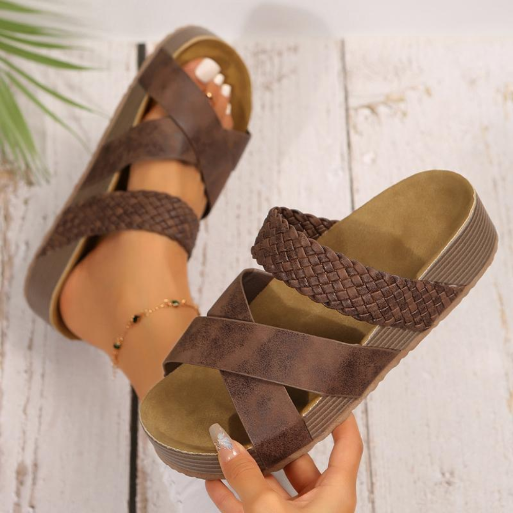 Sandalias Deslizantes Cómodas para Mujeres con Tira Trenzada Cruzada y Plantilla de Corcho, Estilo Abierto