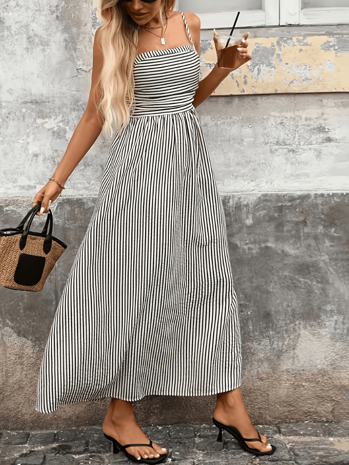 Vestido Maxi Elegante de Rayas Negras para Mujeres con Escote Cuadrado Sin Mangas Estilo Alto-Bajo