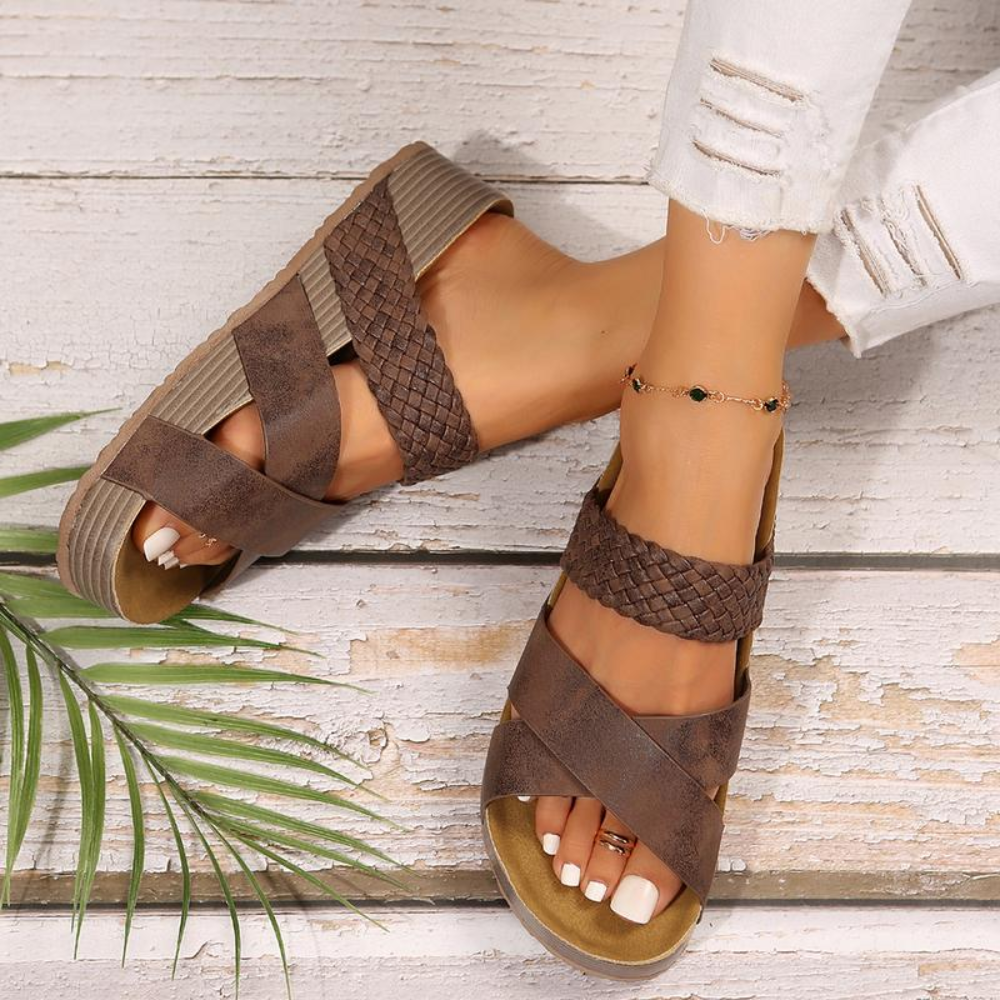 Sandalias Deslizantes Cómodas para Mujeres con Tira Trenzada Cruzada y Plantilla de Corcho, Estilo Abierto