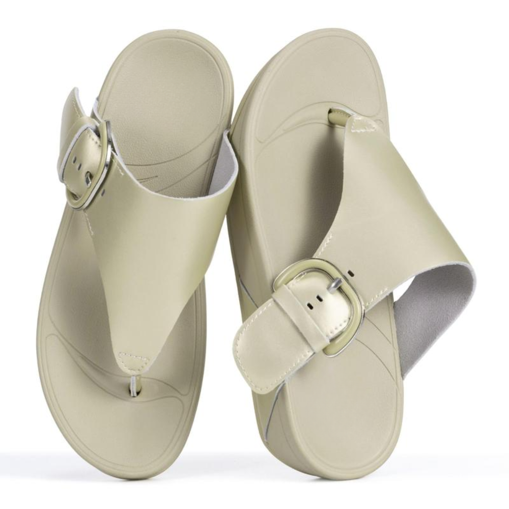Sandalias de Tanga Cómodas para Mujeres con Detalle de Hebilla y Plantilla Acolchada Estilo Slip On