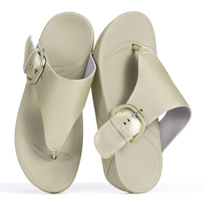 Sandalias de Tanga Cómodas para Mujeres con Detalle de Hebilla y Plantilla Acolchada Estilo Slip On
