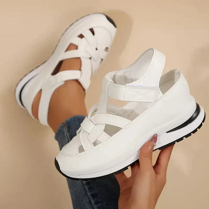 Sandalias Cerradas Cómodas para Mujeres con Plataforma y Correa Recortada Estilo Deportivo
