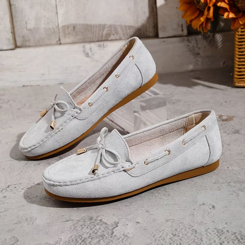 Mocasines cómodos para mujeres con detalle de lazo y ribete de tachuelas, estilo plano y fácil de poner