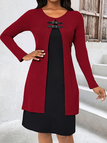Vestido de Suéter de Punto Acanalado Cómodo para Mujeres con Cuello Redondo, Manga Larga y Detalle de Hebilla en Estilo Capas
