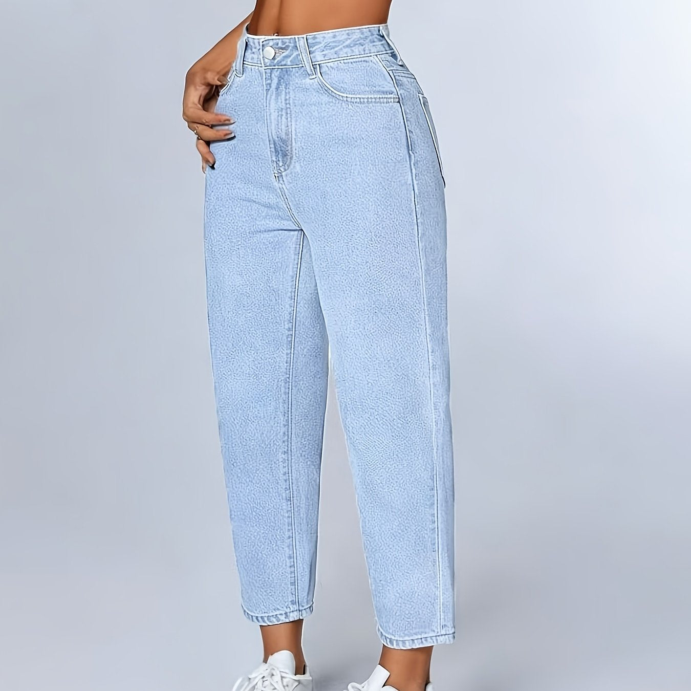 Jeans Mom Relajados en Azul Claro para Mujeres con Cintura Alta y Dobladillo Ajustado
