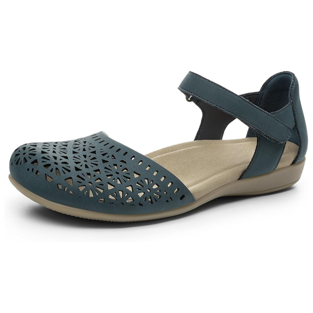 Sandalias Cerradas Cómodas para Mujeres con Correa de Tobillo Cortada a Láser y Estilo Plano Acolchado