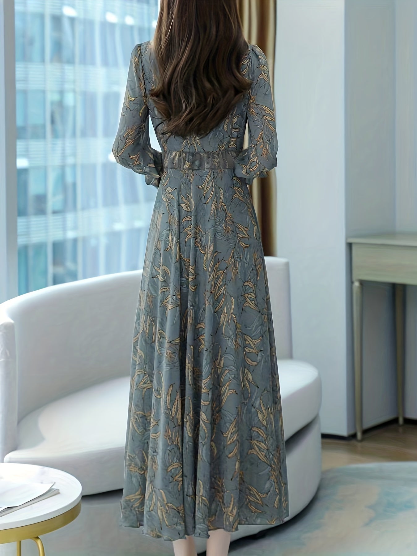 Vestido Maxi Elegante de Impresión de Hojas Verde Salvia para Mujeres con Escote en V, Manga Larga y Cintura con Lazo en Estilo Fluido