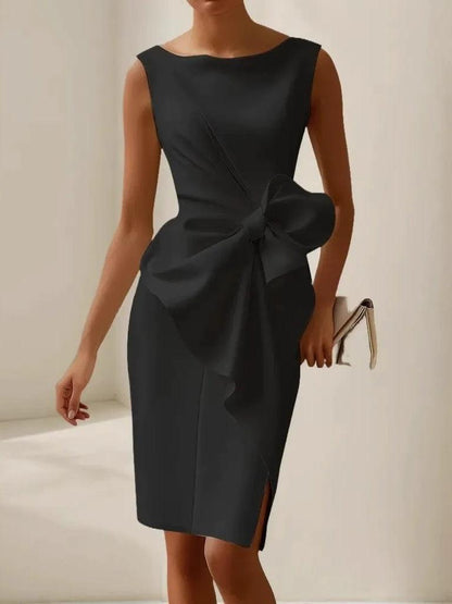 Vestido Elegante de Satén Ajustado para Mujeres con Escote Barco, Sin Mangas, Detalle de Lazo y Abertura Lateral Estilo Cóctel