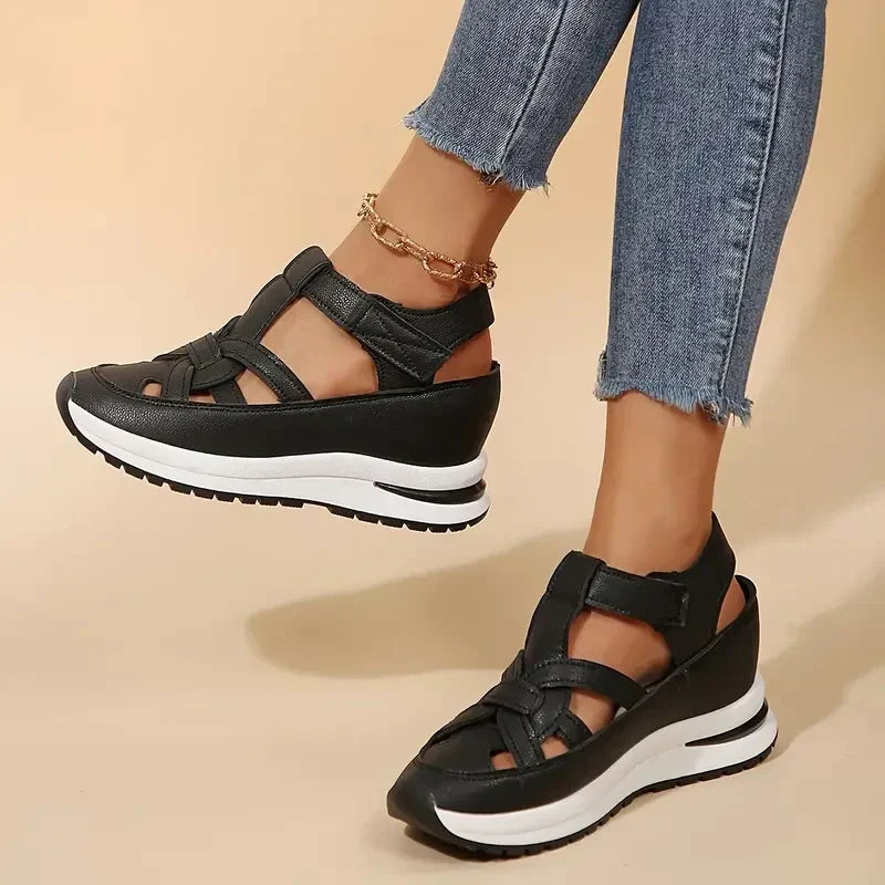 Sandalias Cerradas Cómodas para Mujeres con Plataforma y Correa Recortada Estilo Deportivo