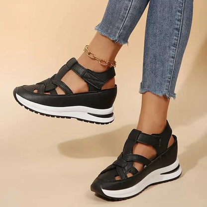 Sandalias Cerradas Cómodas para Mujeres con Plataforma y Correa Recortada Estilo Deportivo