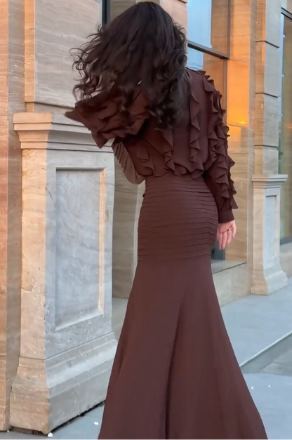 Elegante Vestido Maxi Marrón con Volantes para Mujeres con Cuello Alto y Mangas Globo Estilo Sirena