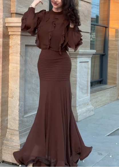 Elegante Vestido Maxi Marrón con Volantes para Mujeres con Cuello Alto y Mangas Globo Estilo Sirena