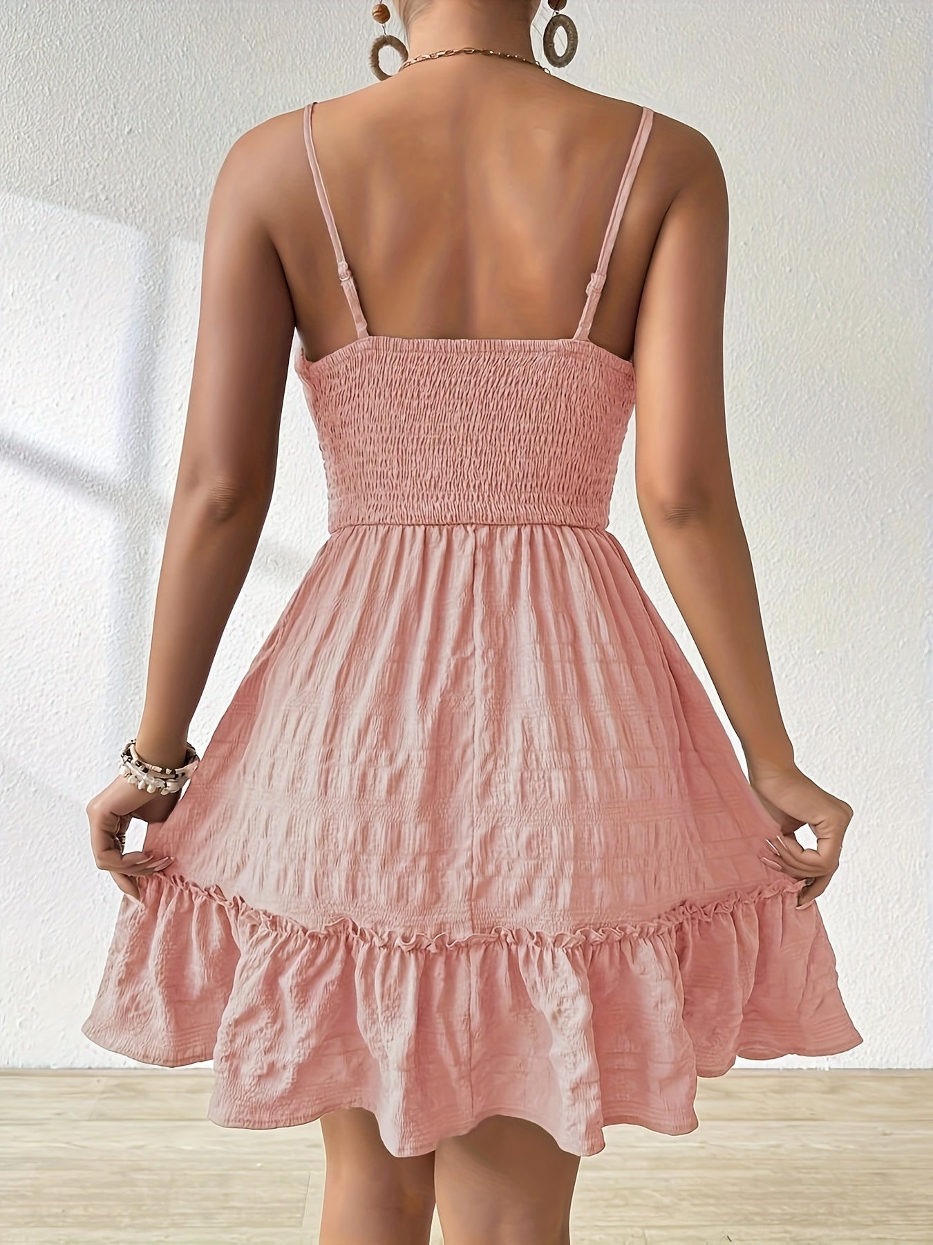Vestido Mini Fruncido Sin Esfuerzo para Mujeres con Escote Cuadrado, Tirantes de Espagueti y Volantes en Estilo Bohemio