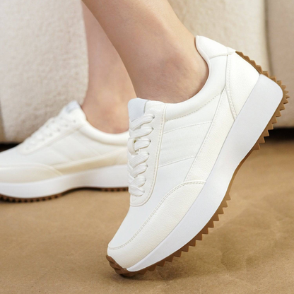 Zapatillas Cómodas para Mujeres con Parte Superior Panelada y Cordones, Suela de Plataforma Acolchada, Estilo Bajo