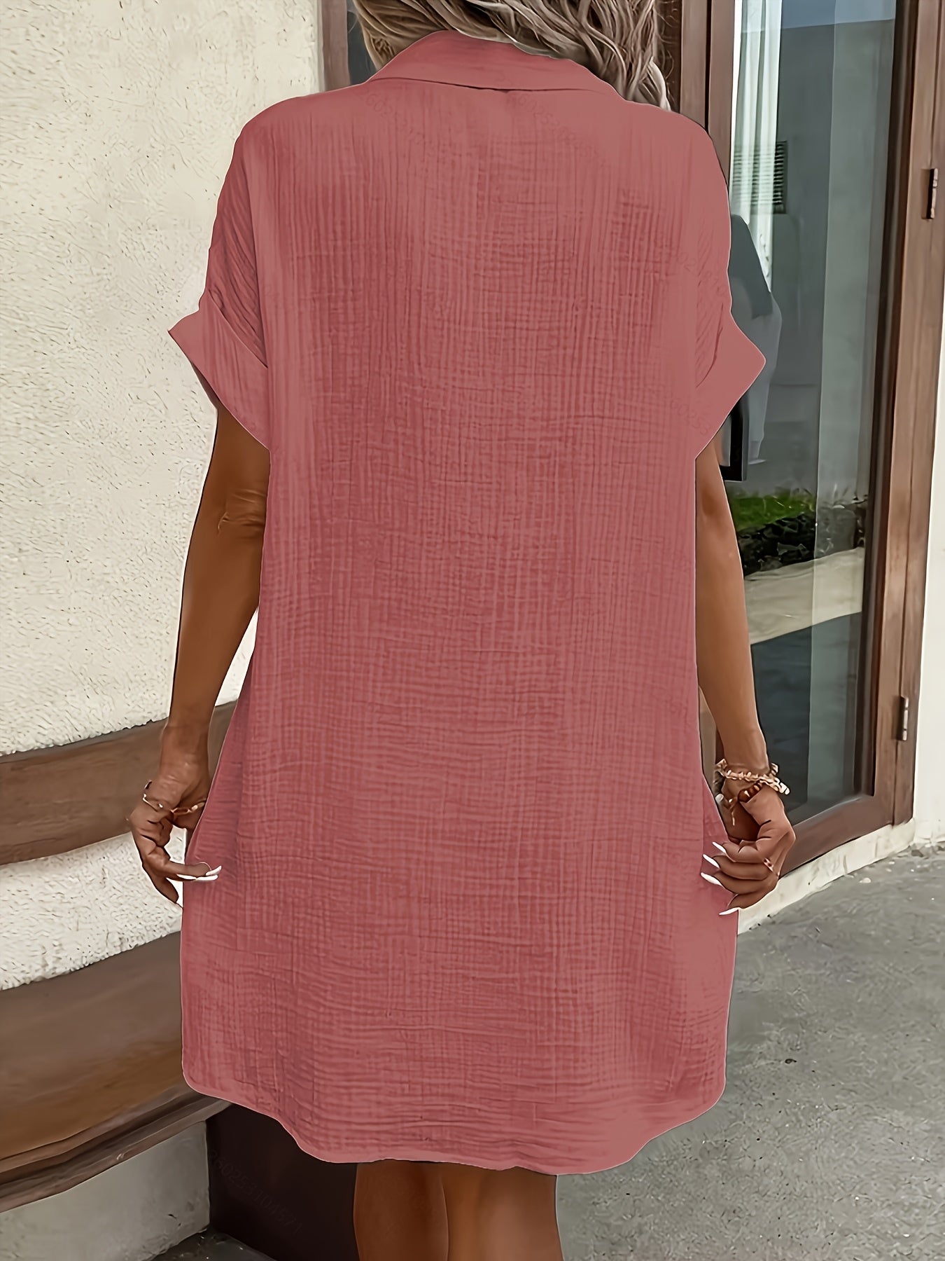 Vestido Camisa Texturizado Sin Esfuerzo para Mujeres con Cuello, Manga Corta, Botones Frontales, Estilo Casual Relajado