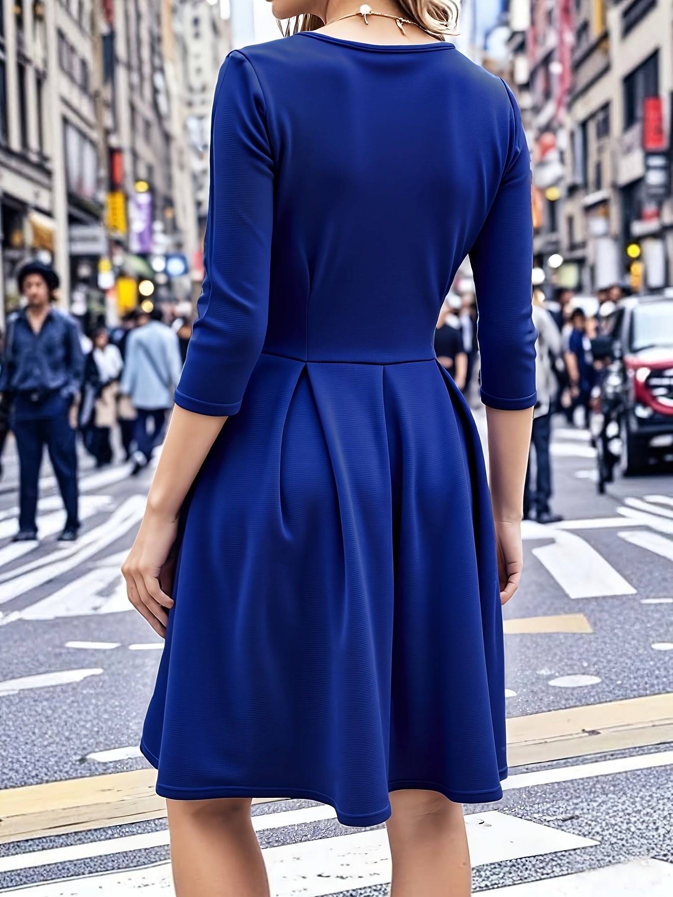 Elegante Vestido Midi Azul Real para Mujeres con Escote Corazón, Manga Codo, Estilo Plisado Ajustado y Acampanado