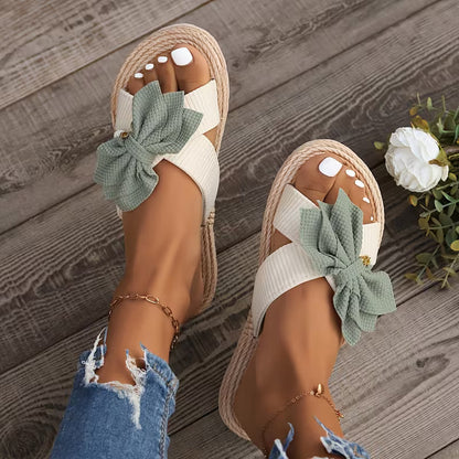 Sandalias Planas Cómodas para Mujeres con Detalle de Lazo y Tira Cruzada con Acabado de Espadrille Estilo Abierto
