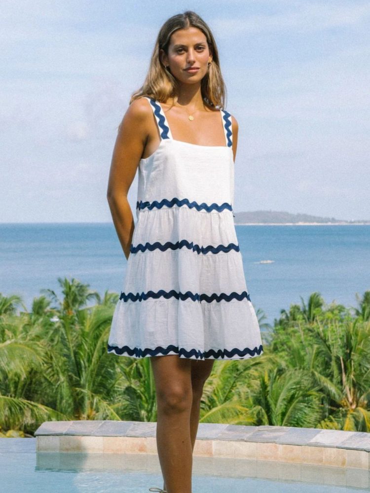 Vestido Mini de Ric Rac en Capas Sin Mangas para Mujeres con Escote Cuadrado y Volantes de Estilo Bohemio