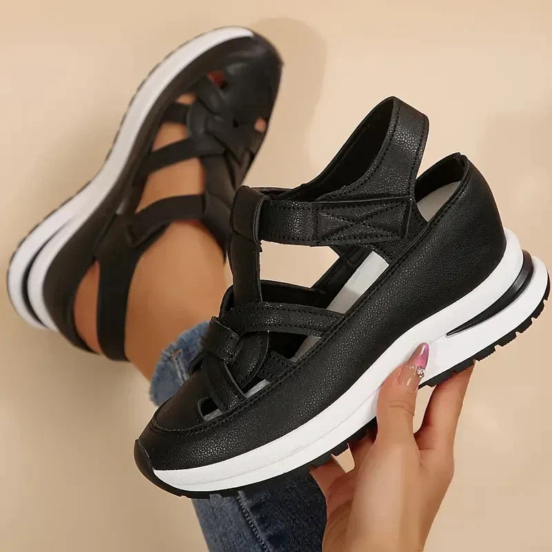 Sandalias Cerradas Cómodas para Mujeres con Plataforma y Correa Recortada Estilo Deportivo